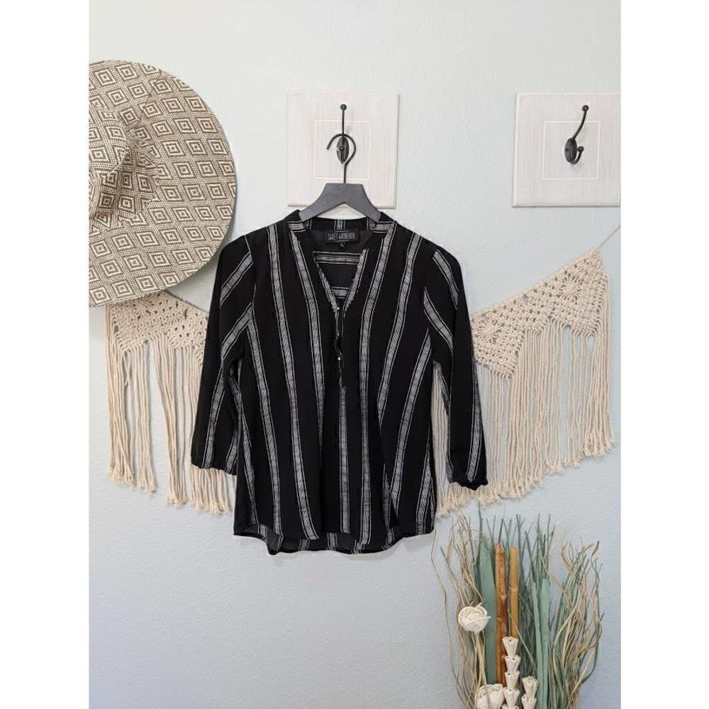Sweet Wanderer Black and White Top
